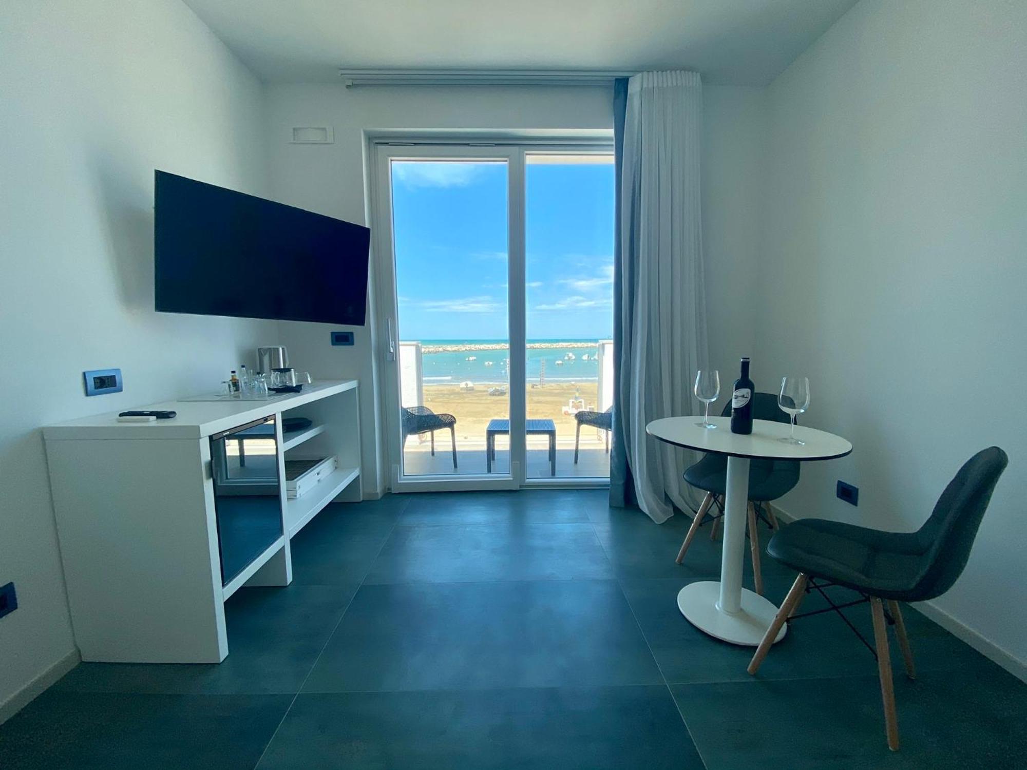 Marina Bay Beach Hotel 佩斯基奇 外观 照片