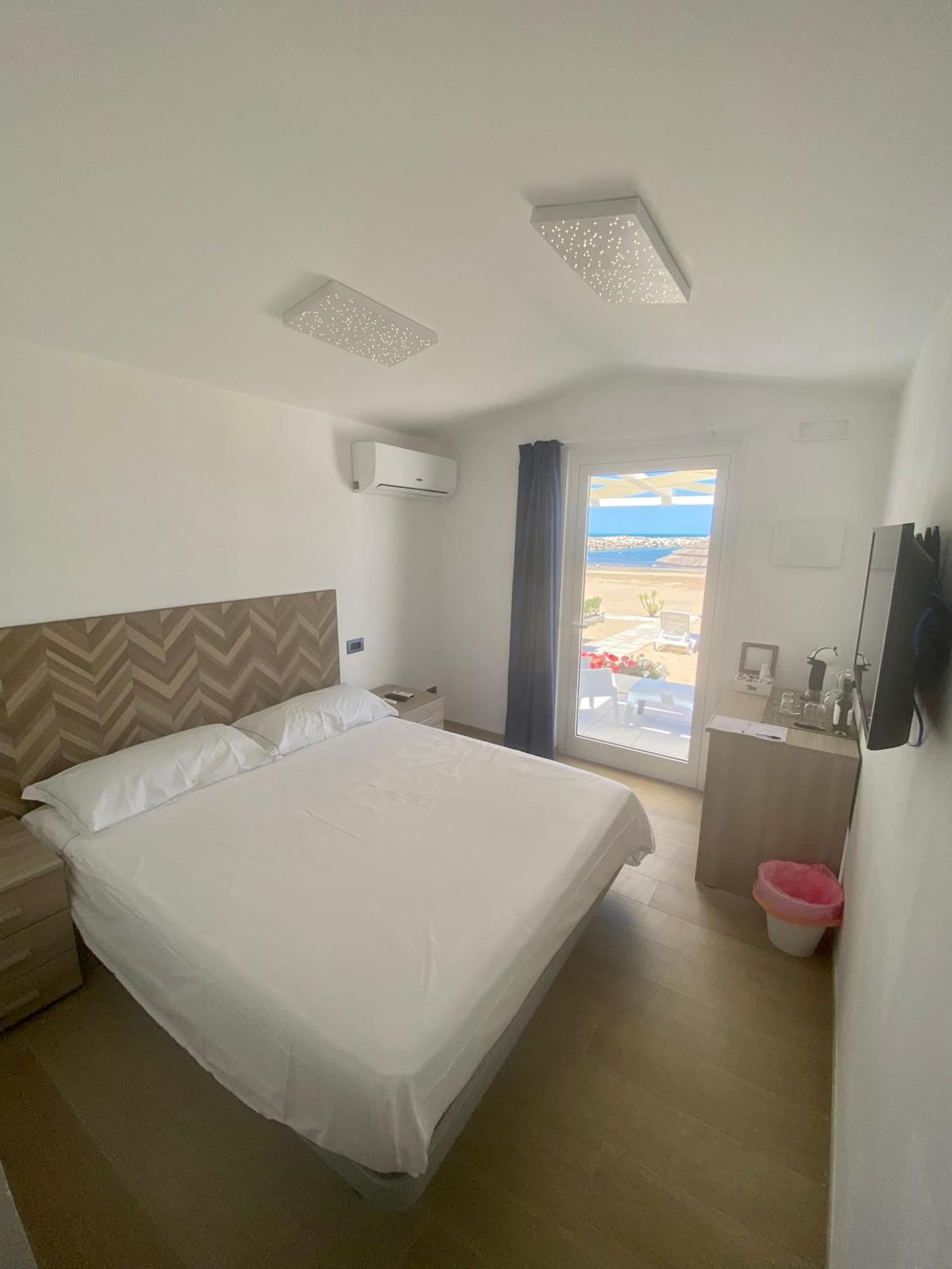 Marina Bay Beach Hotel 佩斯基奇 外观 照片