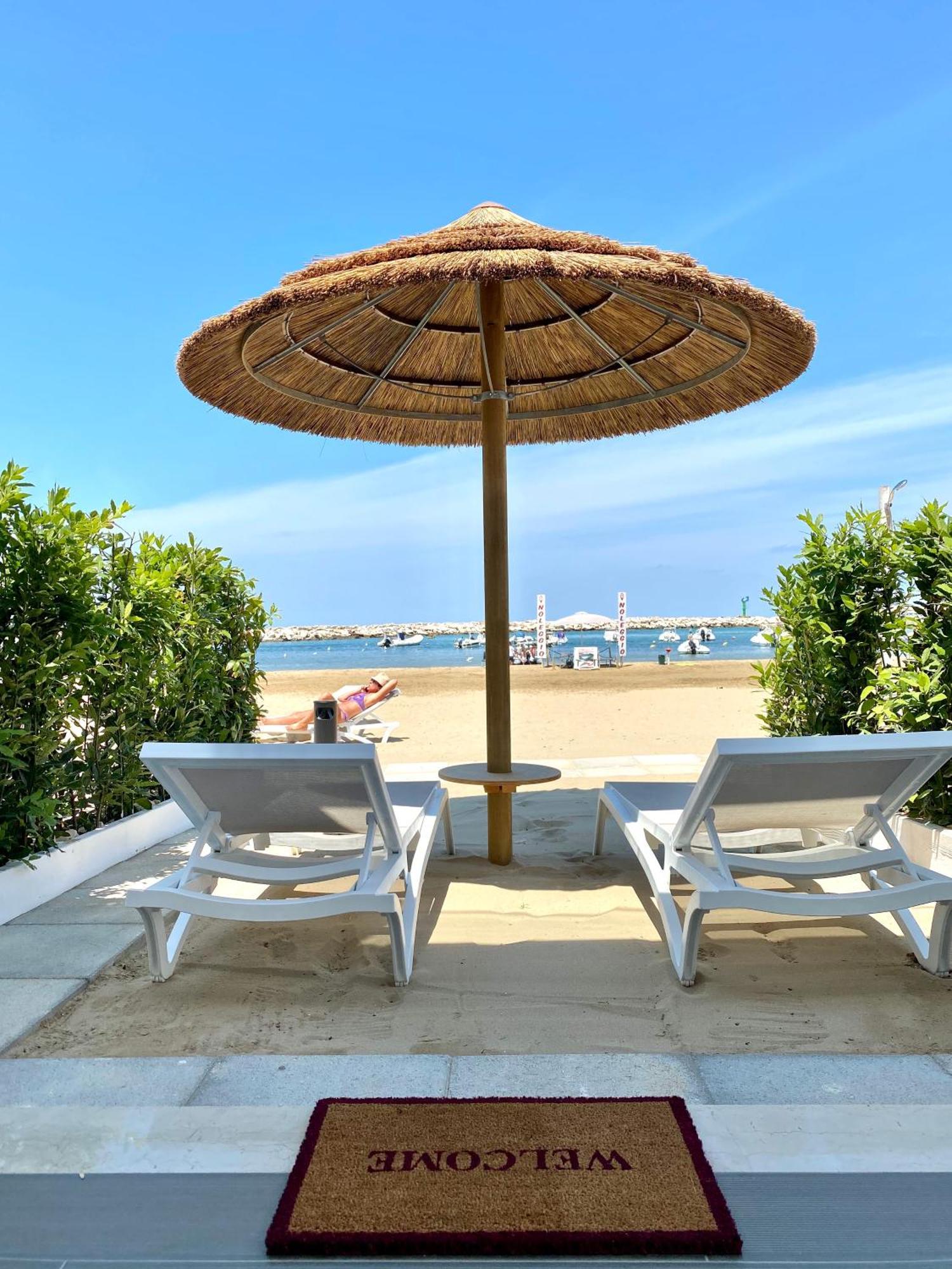 Marina Bay Beach Hotel 佩斯基奇 外观 照片